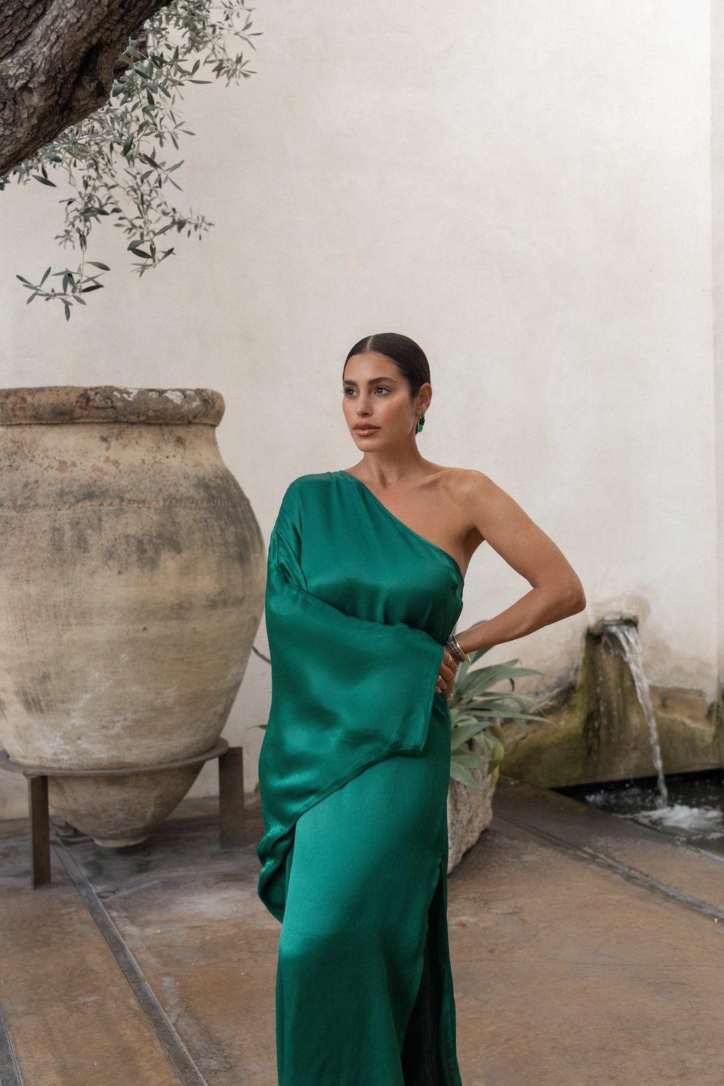 LUNA ONE-SHOULDER KAFTAN - EMERALD Kadimah LUNA ONE-SHOULDER KAFTAN - EMERALD Kadimah
